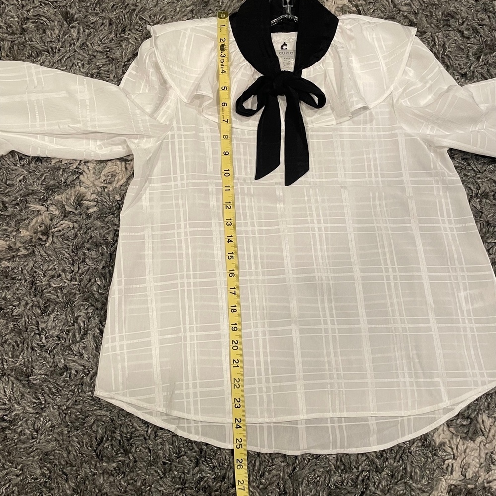 Cupio White Blouse With Black Bow Size Small - Picture 8 of 8